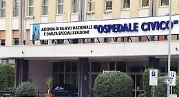 Vaccini, al Civico di Palermo accesso solo ai prenotati e scoppia il caos