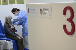 Appello rianimatori: «Vaccinatevi, le terapie intensive stanno per intasarsi»