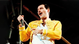 Trent'anni senza Freddie Mercury: ma il leader dei Queen vive ancora nell'amore dei fan