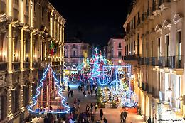 Albero rossazzurro, mercatini e luminarie: le iniziative del Comune di Catania per il Natale 2021