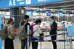 Omicron, pi&ugrave; controlli negli scali italiani e Di Maio non esclude altre strette