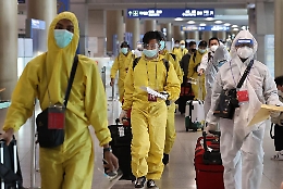 Variante Omicron, Sicilia vicina al "modello Johnson": si blinda e mascherine pure all'aperto