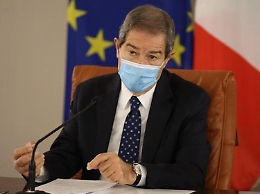 Musumeci sui vaccini: «Già tante dosi fatte, ma il rischio emergenza c'è»