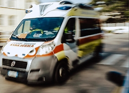 Furgone contro un bus a Palermo: autista Amat ferito da altro conducente in fuga