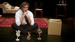 "Aspettando Manon", un monologo sull'attesa della felicità al Piccolo Teatro della Città