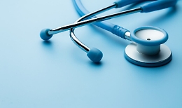 Medico non si vaccina per allergia: reintegrata dopo la sospensione