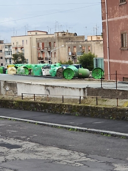 Nesima superiore (Ct): piazzetta adibita a deposito cassonetti