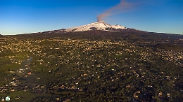 Leggero risveglio dell'Etna: sporadiche e diluite emissioni di cenere dal Sud-Est