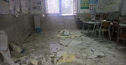Giù pannelli dal controsoffitto in scuola di Palermo: chiuse alcune classi