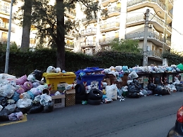 Catania: "Siamo alle solite. La città è stracolma di rifiuti"
