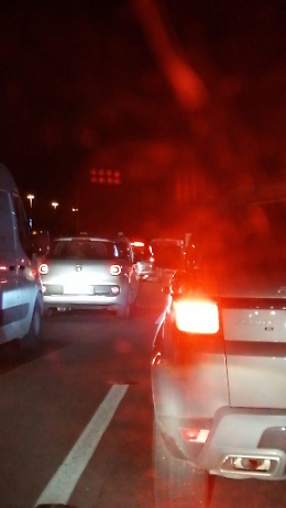 File chilometriche lungo l'asse attrezzato per entrare a Catania