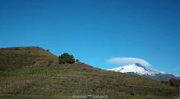 Etna delle meraviglie tra neve e "pagghiari"