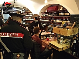 Esibiscono "Green pass" durante controllo in un bar ma erano falsi intestatari