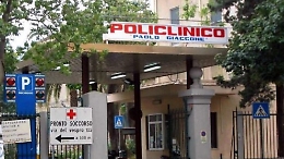 Va in escandescenza al pronto soccorso del Policlinico e si scaglia contro medico e vigilante