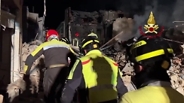 Esplosione a Ravanusa, il lavoro nella notte dei vigili del fuoco