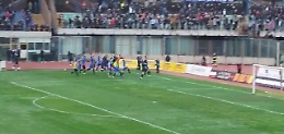 Derby Catania-Palermo, lo stadio “salta” coi rossazzurri dopo la vittoria e la Nord esplode di gioia: video