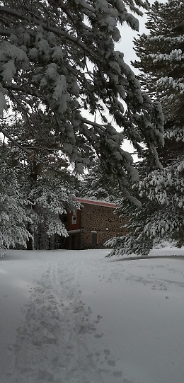 Etna. Rifugio monte baracca innevato