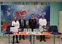 Regali di Natale dai carabinieri ai bimbi ricoverati al "Garibaldi Nesima"