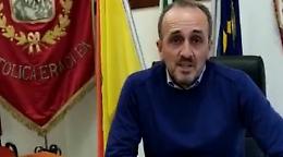 Troppi alunni positivi ed il sindaco anticipa le vacanze di Natale