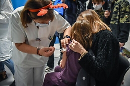 Vaccini, In Sicilia presto dosi anche nelle scuole