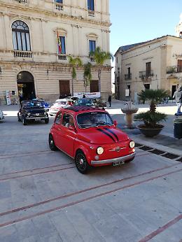 Comiso (Rg): manifestazione Fiat 500 club Italia