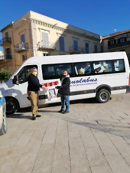 Panettoni ai bimbi in dad da qualche giorno per via dei molti casi di Covid