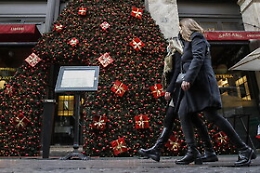 Super Green pass al lavoro e booster a 4 mesi: in arrivo la "stretta di Natale con la Sicilia che rischia il giallo