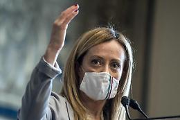 Meloni all'attacco di Draghi: «Tante falsità su vaccini e green pass, ora faccia mea culpa»