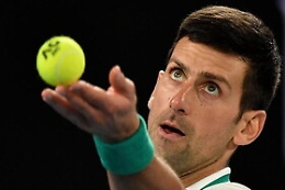 Australian Open, Djokovic resterà in Australia almeno fino a lunedì