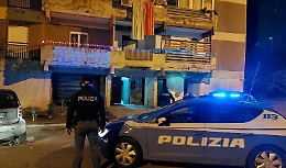 Nella "Fossa dei Leoni" a Librino spaccio dietro portone di ferro e con reddito di cittadinanza