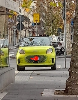 Corso Italia (Ct), esempio di posteggio "sensibile" a 4 frecce!