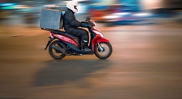 Avola, chiama un pizzeria per derubare il rider: il fattorino ferito con 50 coltellate