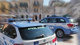 Bimba di 3 anni precipita dal quarto piano: lotta tra la vita e la morte