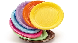 Stop alla plastica monouso. Ecco cosa si può o non si può usare