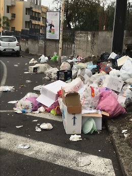 Gravina di Catania: discarica al viale dell'Autonomia