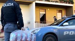 Famiglia in difficoltà economica ed in quarantena per il Covid, arrivano gli angeli poliziotto