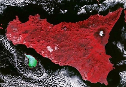 I vulcani sottomarini di Sicilia: qui è possibile un'eruzione come quella di Tonga? Parla l'esperto