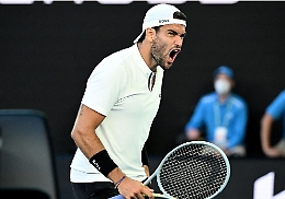 Australian Open, Berrettini è d'acciaio: batte Alcaraz e vola agli Ottavi