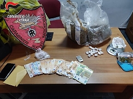 Droga in tasca e in casa e soldi nascosti in un peluche: 18enne arrestato a San Cristoforo