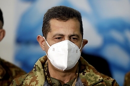 Figliuolo: «Curva in Italia al plateau». Comincia discesa tra proteste di presidi e tabaccai