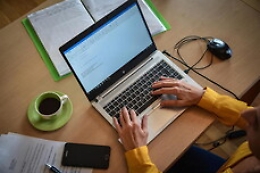 Smart working, 1 lavoratore su 5 accetterebbe una riduzione di stipendio pur di stare a casa