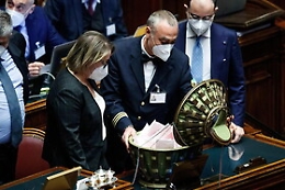 Ancora una fumata nera per l'elezione del presidente: Crosetto tra i più votati