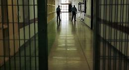 Dodici telefonini sequestrati nel carcere Malaspina di Caltanissetta