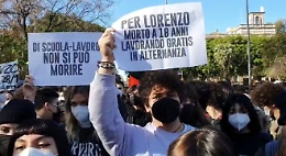 Anche a Catania studenti in piazza per Lorenzo: «Di scuola-lavoro non si può morire»