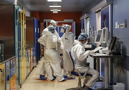 Covid, ricoveri in calo negli ospedali siciliani ma medici e infermieri sono allo stremo