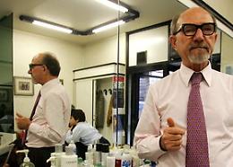 Quirinale, il barbiere romano di Mattarella: «Lo aspetto, tornerà da presidente»