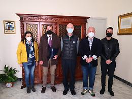 Delegazione del Collegio dei geometri e dei geometri laureati di Catania dal vescovo di Acireale Raspanti