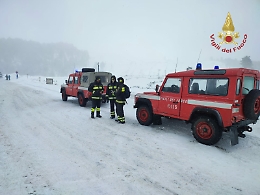 Sorpresi sull'Etna da una bufera di neve, due giovani salvati dal vigili del fuoco
