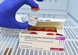 Covid, ok a un monoclonale a lunga azione che attacca il virus in 2 aree diverse