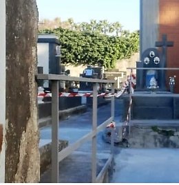 Una scivola per disabili al cimitero di San Giovanni Galermo